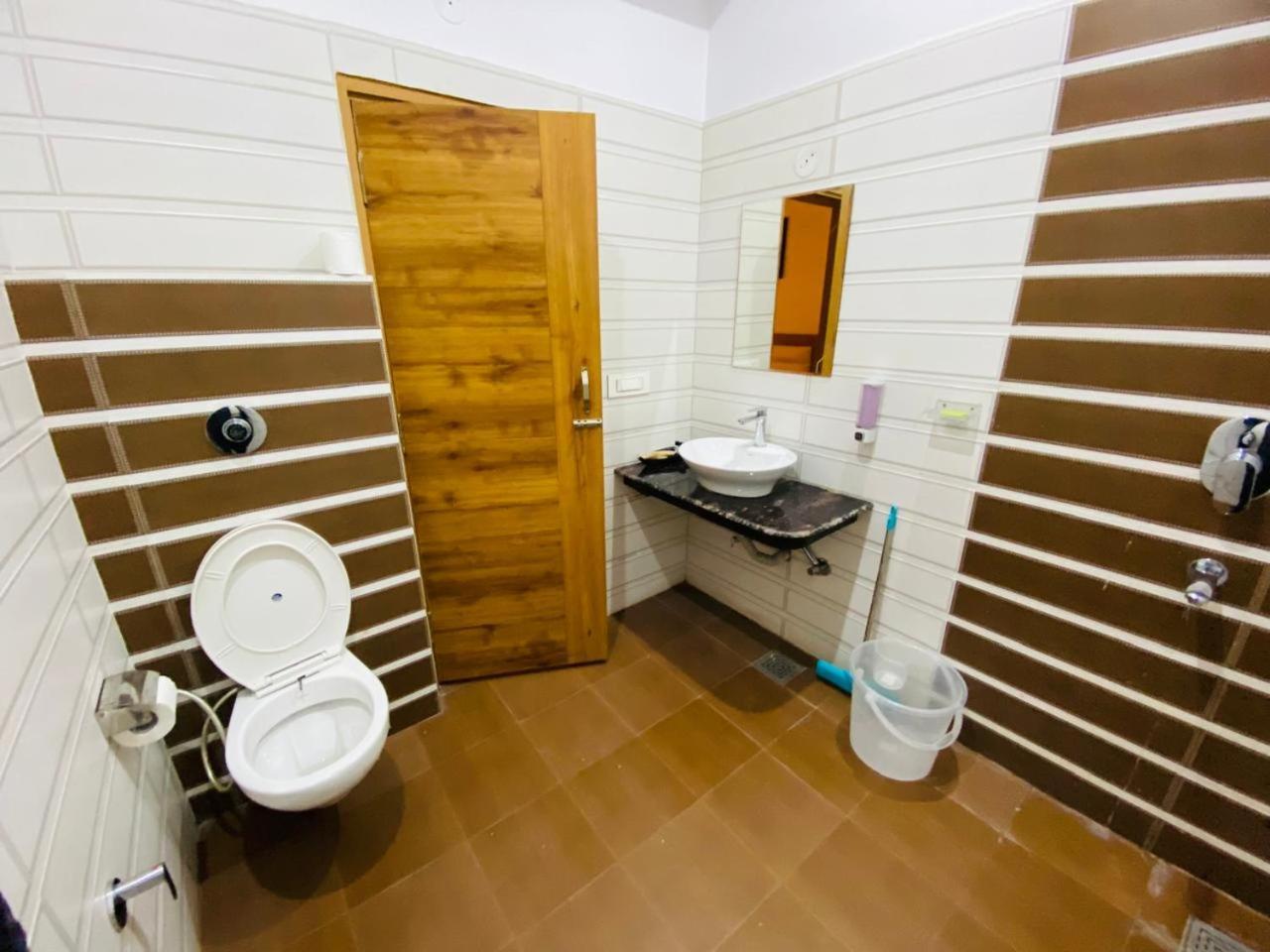 Ry Luxuries Hotel アムリトサル エクステリア 写真