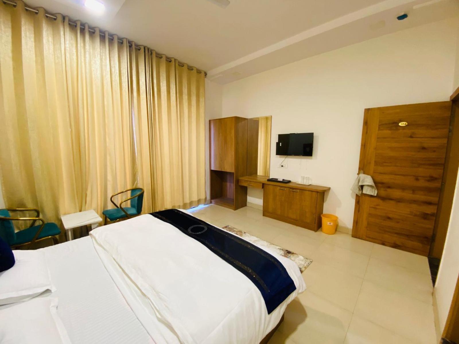 Ry Luxuries Hotel アムリトサル エクステリア 写真