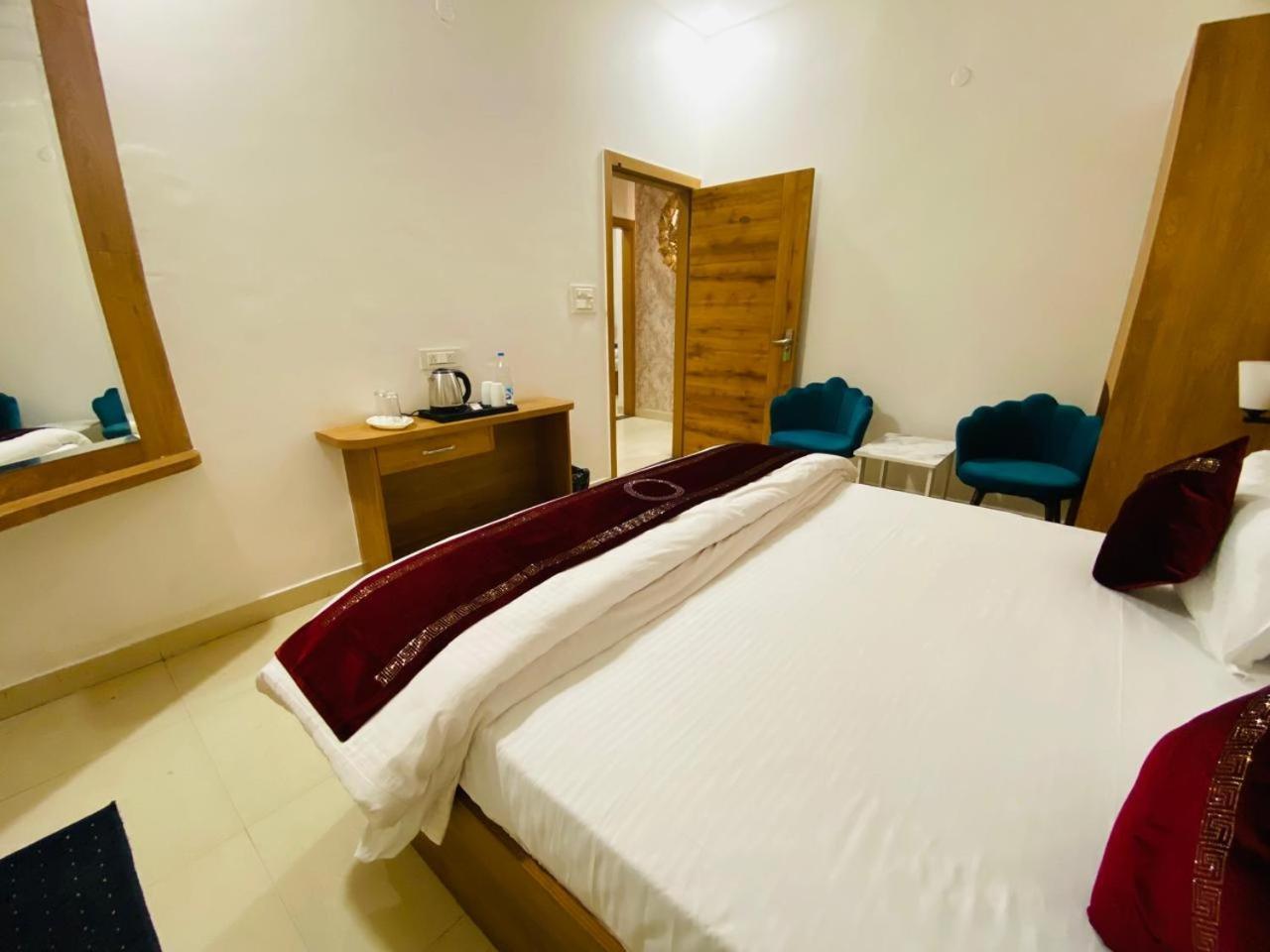 Ry Luxuries Hotel アムリトサル エクステリア 写真