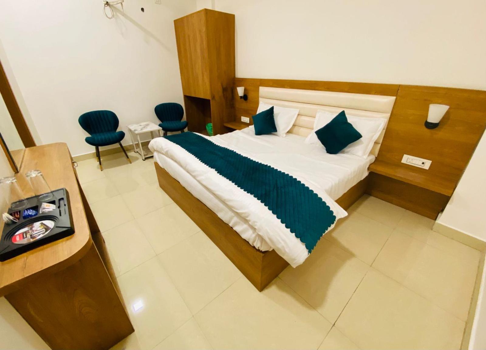 Ry Luxuries Hotel アムリトサル エクステリア 写真