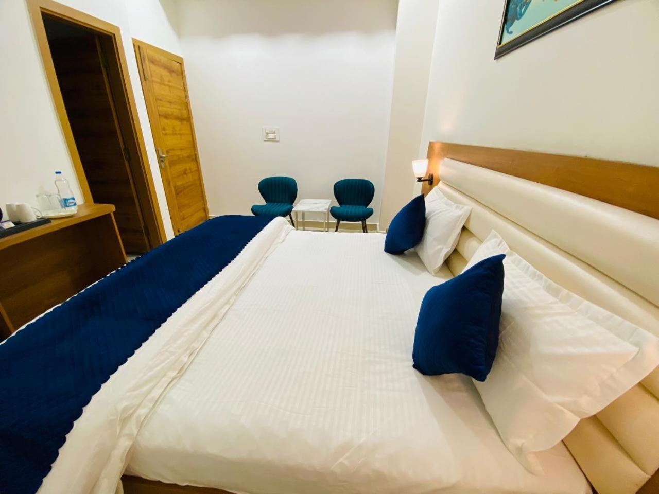 Ry Luxuries Hotel アムリトサル エクステリア 写真