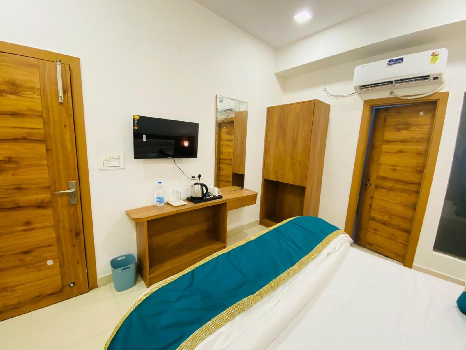 Ry Luxuries Hotel アムリトサル エクステリア 写真