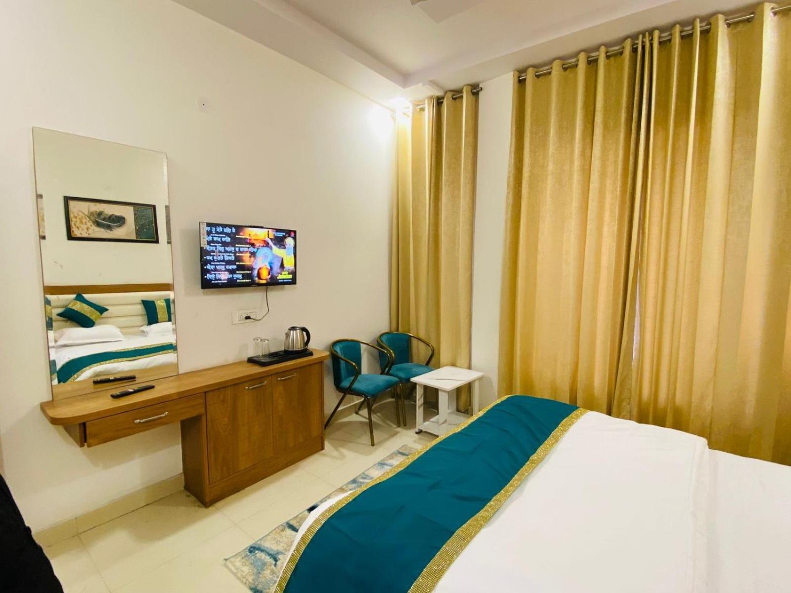 Ry Luxuries Hotel アムリトサル エクステリア 写真